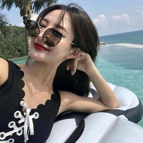 24张高清酷飒女生头像合集 时尚感拉满的帅酷女生头像