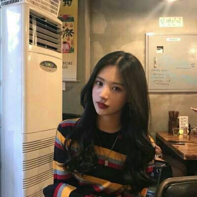 13张高清女生高冷霸气侧脸头像 氛围感拉满