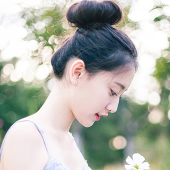 # 9张高清唯美清纯女生头像 氛围感拉满的女生头像合集