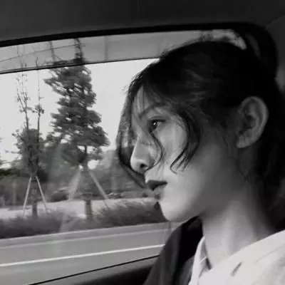 12张高清伤感高冷黑白女生头像合集