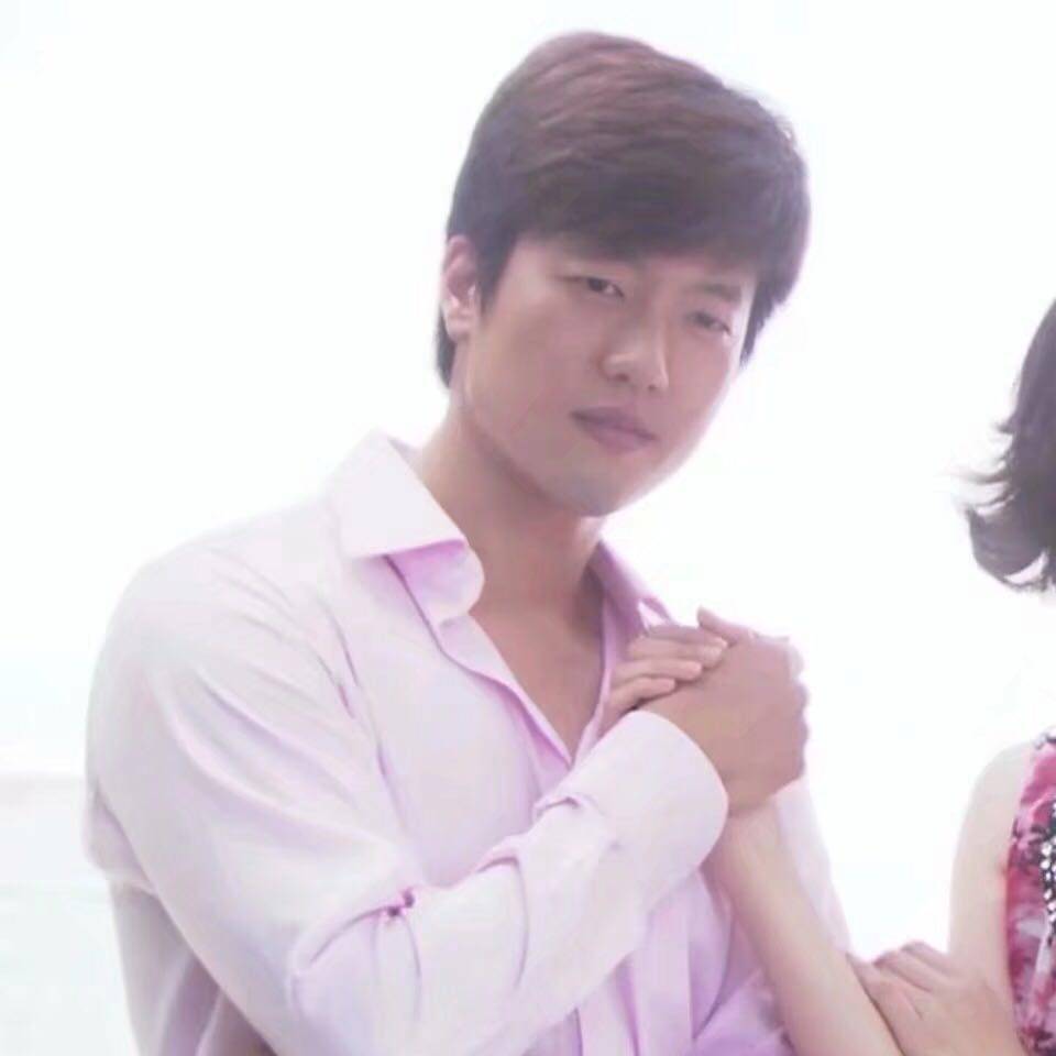 《回家的诱惑》洪世贤三角恋主题头像来了