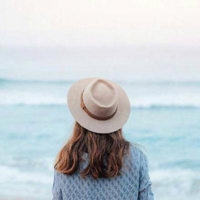 21张高清唯美长发女生背影QQ头像合集