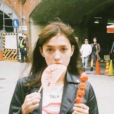 当下热门的欧美风女生头像 17张高清好看的图集