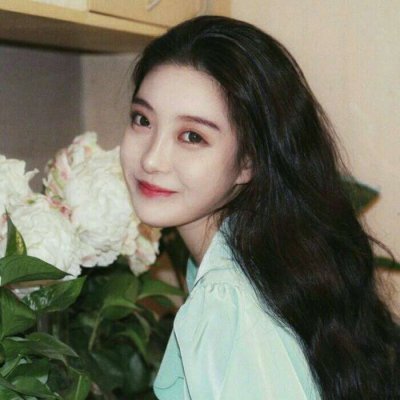 20张高清好看的女生卷发QQ头像 个性氛围感拉满