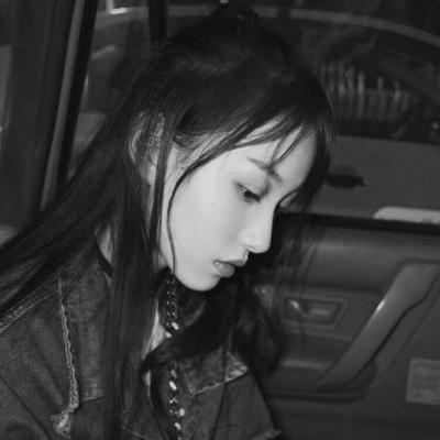 18张高清伤感高冷黑白女生头像 个性氛围感拉满