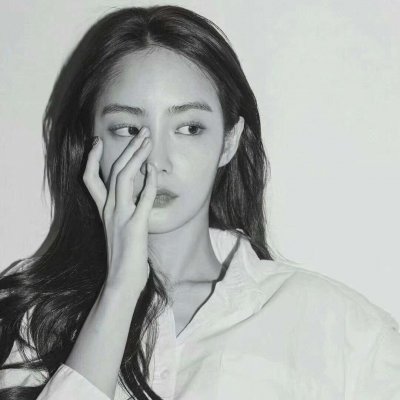 21张高清黑白伤感冷淡女生头像 自带心碎氛围感的女头合集
