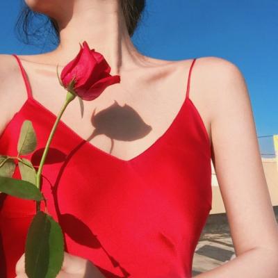 露肩锁骨的骚气女生头像合集 22张性感女头分享