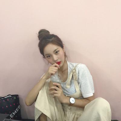 17张高清小清新风格丸子头女生头像合集