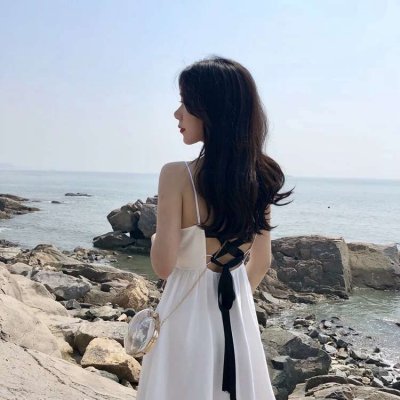 女生海边露背微信头像 19张高清气质款合集