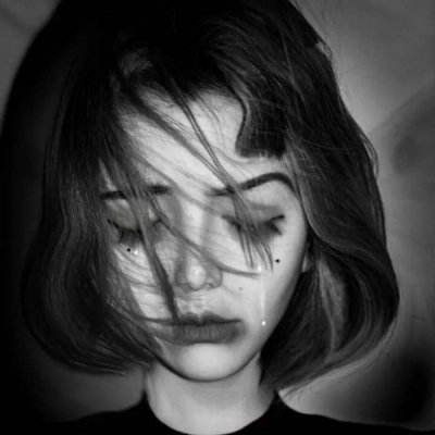 12张高清伤感高冷黑白女生头像合集