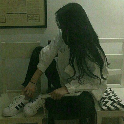 这里是面向普通用户的头像素材分享页面，不适合作为新闻稿进行重写。该内容是一个头像网站的静态页面，核心是提供伤感侧脸女生头像素材，并非新闻事件类内容。如果你有真实的新闻事件稿件，我可以帮你按照要求进行改写。