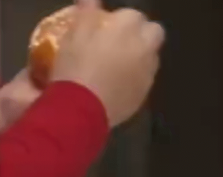 谁懂啊！这套剥橘子表情包也太治愈了