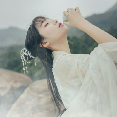 25张高清好看的女生古风真人头像合集