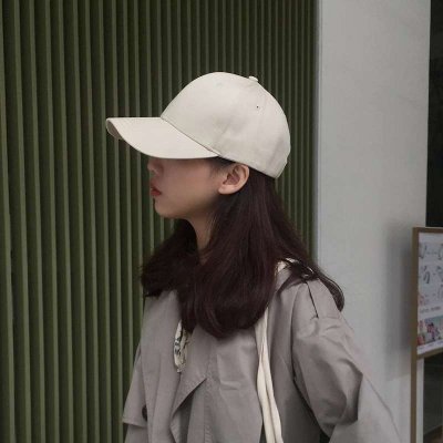 戴帽子低头的高清女生头像 17张好看的合集来啦
