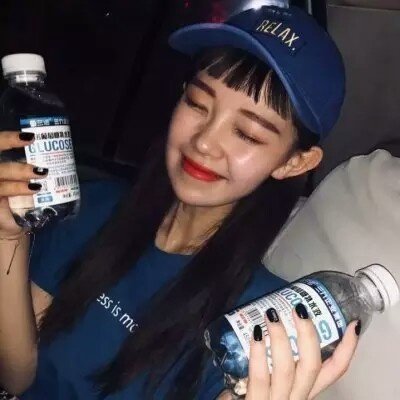 12张蓝色忧郁风女生头像 高清适配低落伤心情绪的头像素材