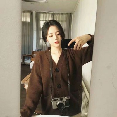 13张霸气高冷女头看手机 高清好看的女生拿手机头像合集