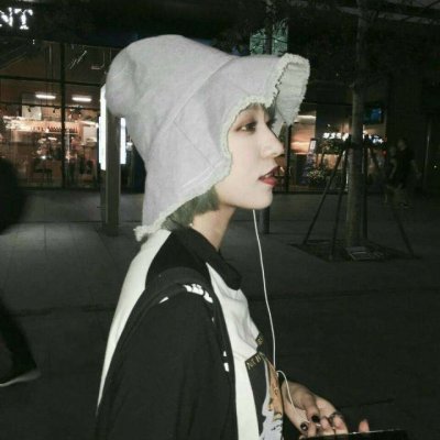 18张高清霸气时尚款微信女生头像 新潮又好看