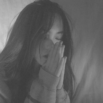 16张高清黑白高冷女生头像 自带氛围感的意境头像合集