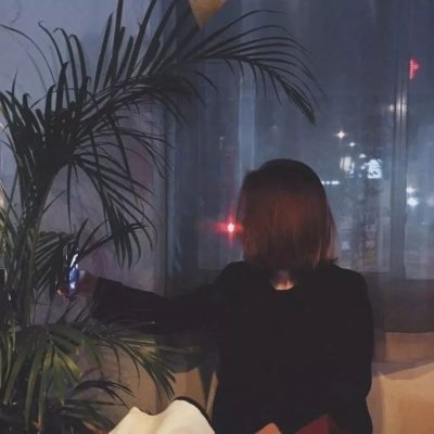 22张高清忧伤意境女生头像 氛围感拉满的小众女头合集