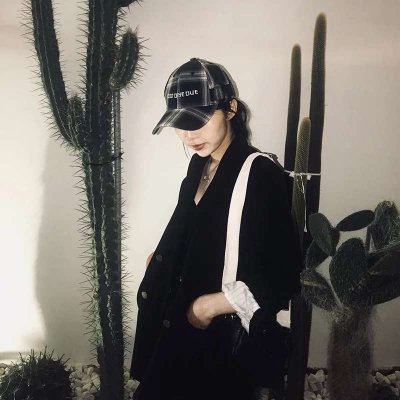 戴帽子低头的高清女生头像 17张好看的合集来啦