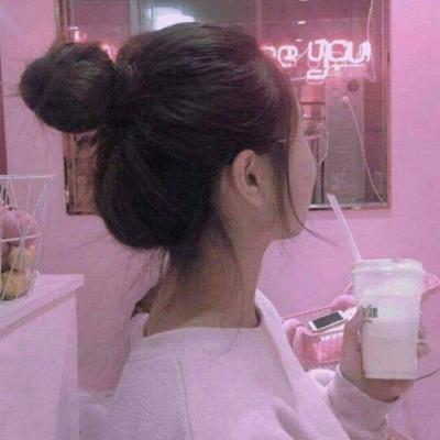 9张高清时尚丸子头女生头像 氛围感拉满