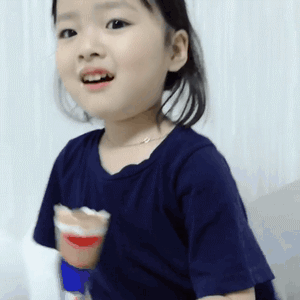 权律二吃甜筒雪糕动图表情包来啦