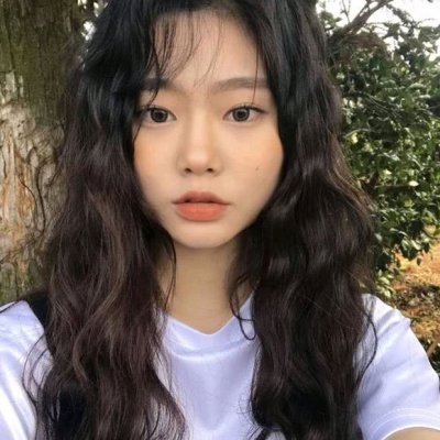 20张高清好看的女生卷发QQ头像 个性氛围感拉满