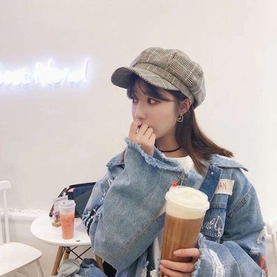 戴帽子低头的高清女生头像 17张好看的合集来啦