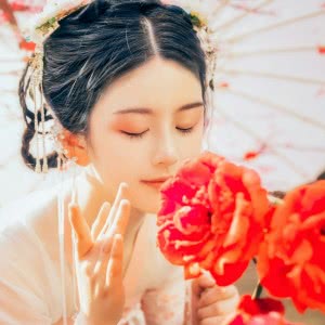 古风女生闻花头像来啦！单张古风美女头像分享
