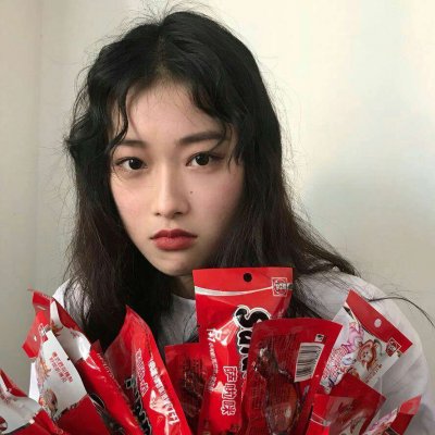 11张高清可爱娇羞女生头像合集 快来pick你的专属头像