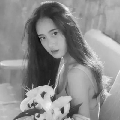 女生黑白微信头像合集 13张高清质感图