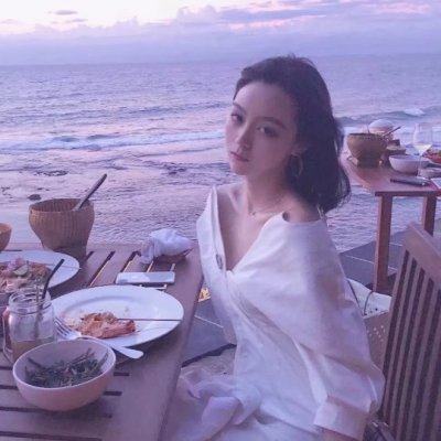 女生海边吹风头像合集 24张高清唯美度假风女生头像