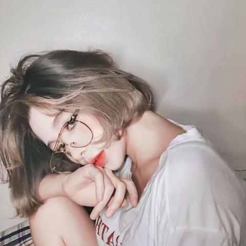 24张高清酷飒女生头像合集 时尚感拉满的帅酷女生头像