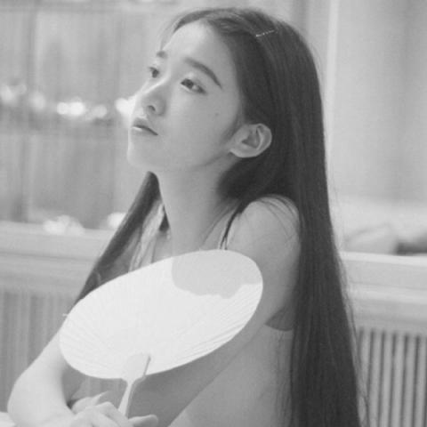 24张高冷伤感黑白女生头像 高清冷酷忧伤款合集