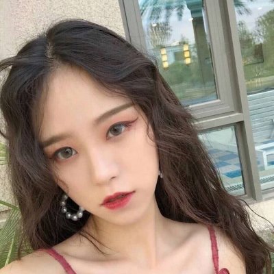 20张高清好看的女生卷发QQ头像 个性氛围感拉满