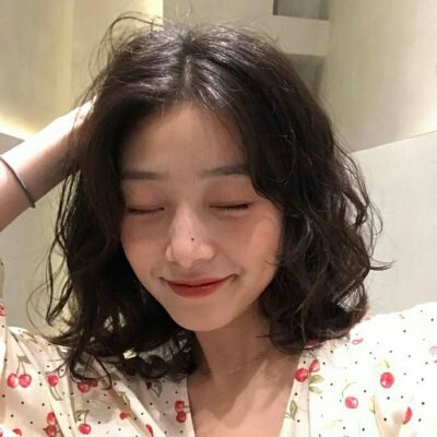 19张高清好看的社会风短发女生头像合集