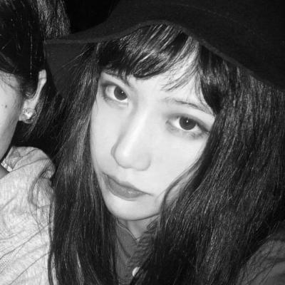 12张高清霸气冷酷黑白女生头像 适合当QQ头像用