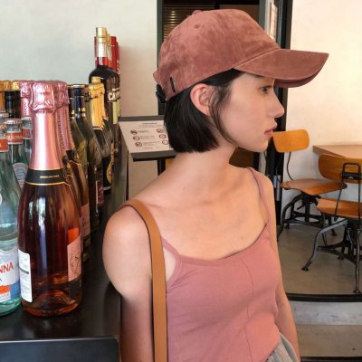 16张酷帅女生戴帽子头像 高清又好看