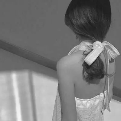 20张高清女生伤感黑白QQ头像 氛围感拉满