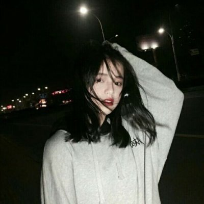 超酷真人黑色系女生头像 25张高清质感图分享