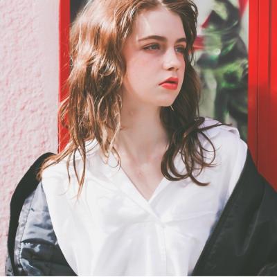 当下热门的欧美风女生头像 17张高清好看的图集