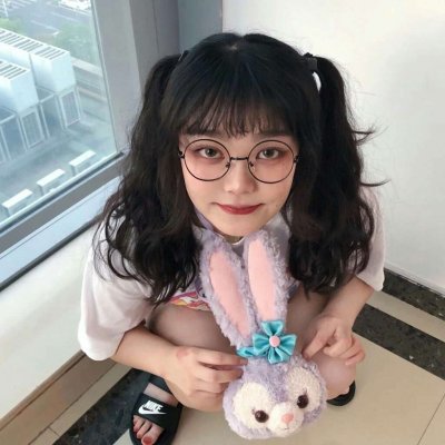 19张高清好看的女生戴眼镜微信头像合集