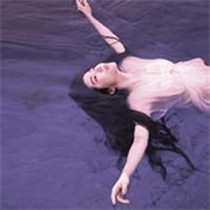 女生水中游泳头像合集！22张唯美氛围感头像直接抱走