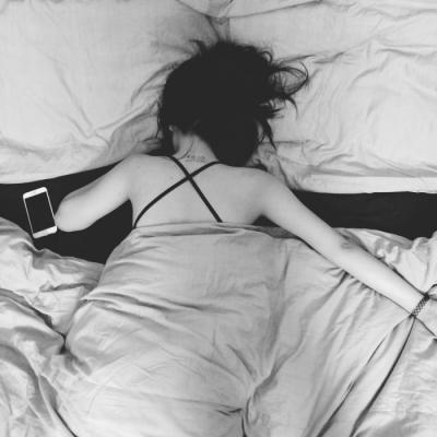 17张高清黑白高冷女生QQ头像 自带悲伤氛围感