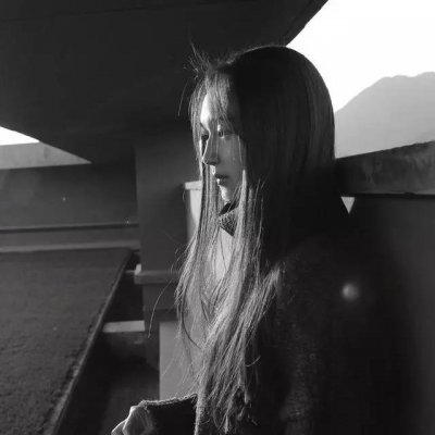 女生黑白微信头像合集 13张高清质感图