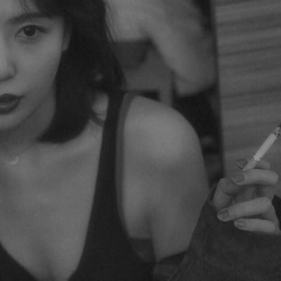 20张黑白伤感女生头像 失恋氛围感高清图合集