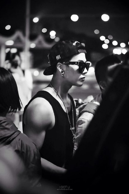 王嘉尔粉丝看过来！这套壁纸可以直接存