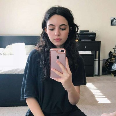 26张高清长卷发女生头像 好看的卷发美女头像合集