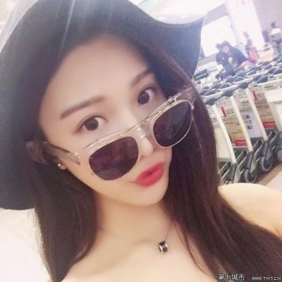 女生戴圆框透明眼镜的高冷霸气头像 8张高清图来啦