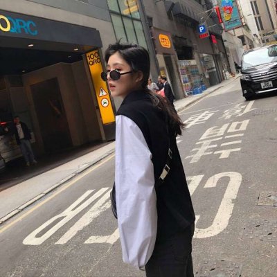 36张高清潮流女生街拍头像 时尚感拉满的美女头像合集